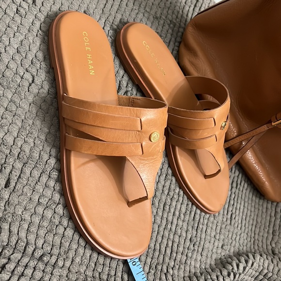 NWOT COLE HAAN tong flat shoes, size 6B - Picture 8 of 10